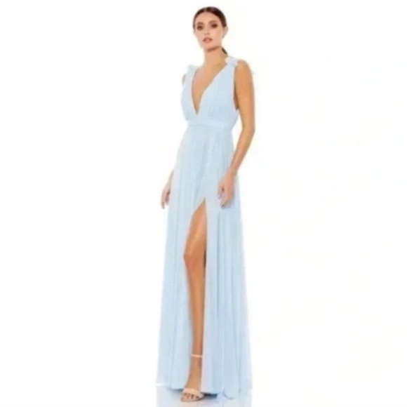 Mac Duggal Dresses & Skirts - MAC DUGGAL Plunge Neck Chiffon Grecian Gown in Powder Blue Size US 6